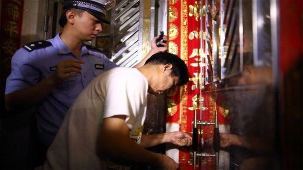 北盘江镇请开锁师傅开了锁后，师傅